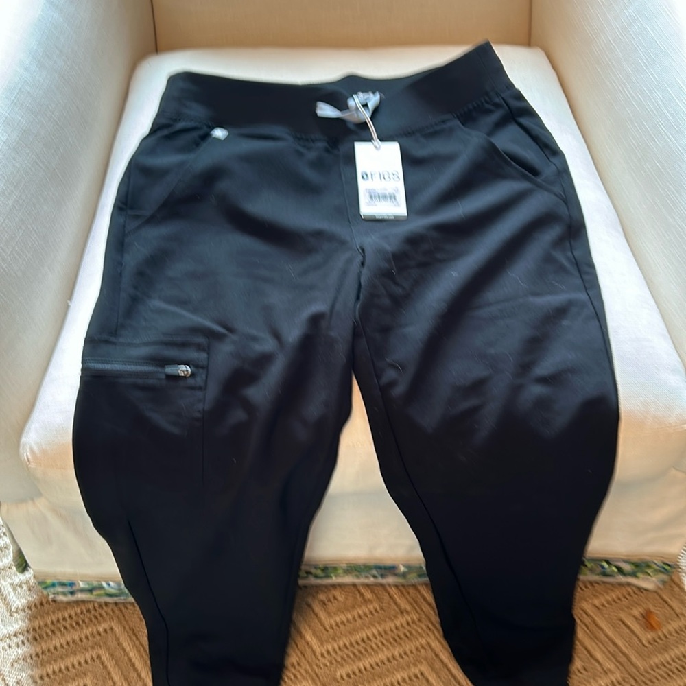 Figs women’s small jogger pants with tags